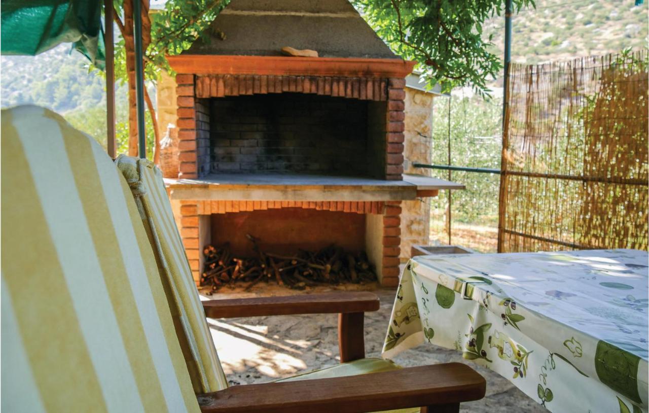 0-Bedroom Holiday Home in Postira Exterior foto
