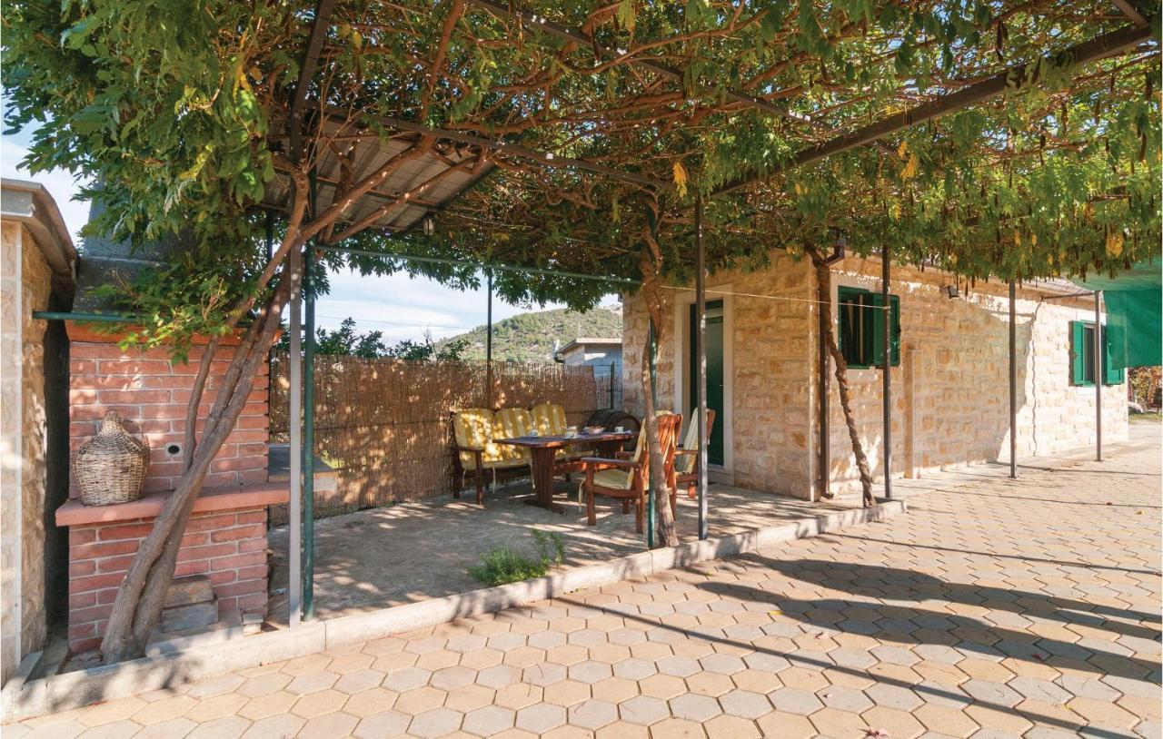 0-Bedroom Holiday Home in Postira Exterior foto