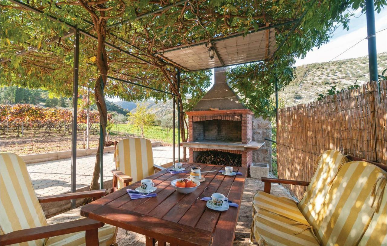 0-Bedroom Holiday Home in Postira Exterior foto